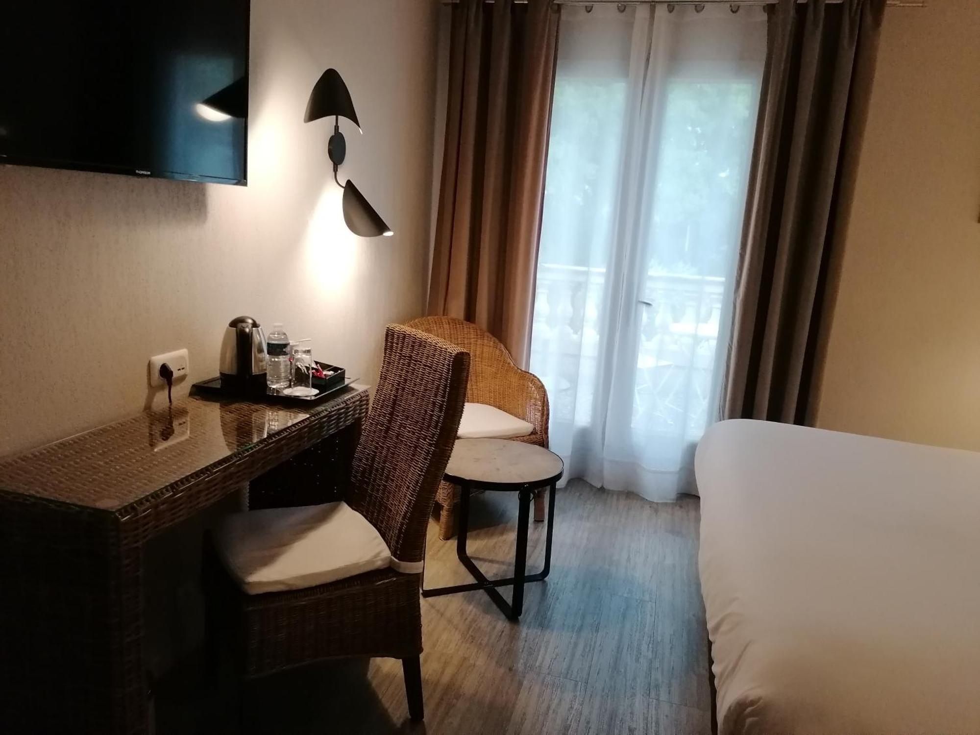 เบสต์ เวสเทิร์น โลร็องเฌอรี Hotel นีมส์ ภายนอก รูปภาพ